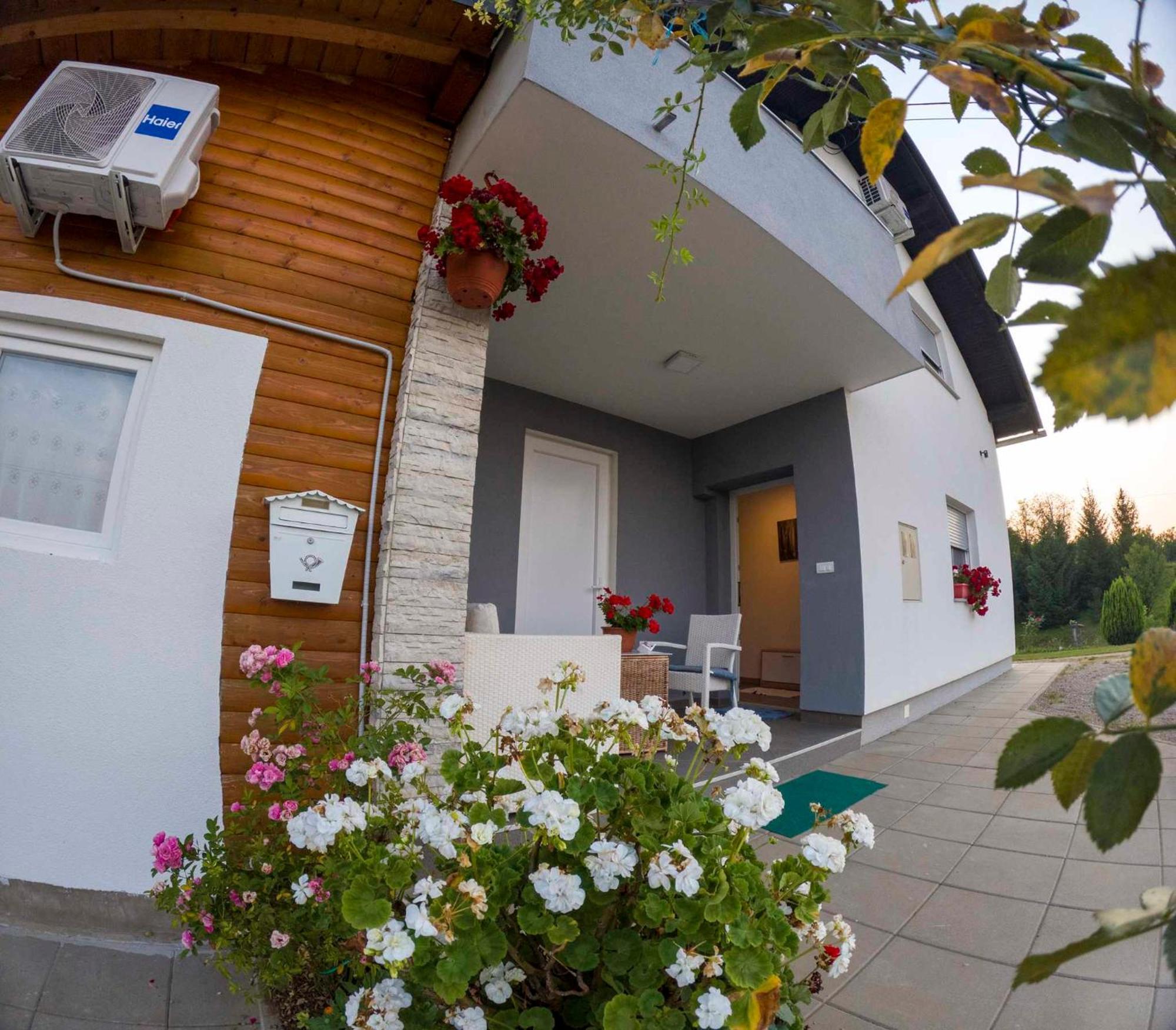 Apartment Nina Slunj Exterior photo